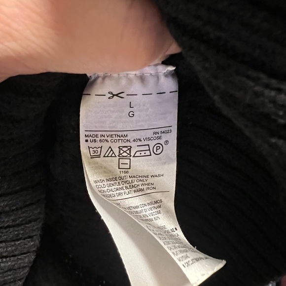 Ladies size large Old Navy cotton sweater. Used, in good condition - Picture 3 of 3